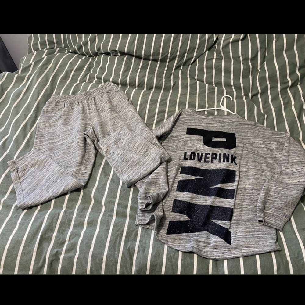 VS PINK woman’s jogger set size large.